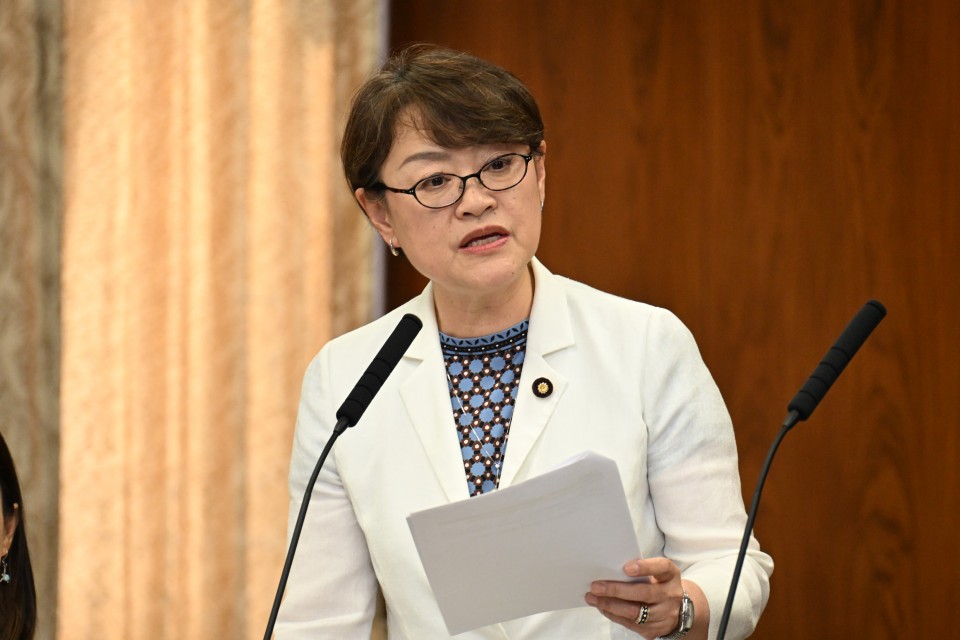 20260716参院内閣委員会で国旗損壊等処罰法案の質疑に立つ小島とも子議員