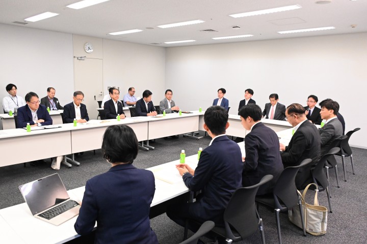 20260924　選挙運動に関する各党協議会に出席する熊谷裕人参院議員