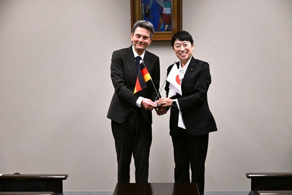 【国際局】辻元参院会長代行、元日独議員連盟会長と安全保障について意見交換　