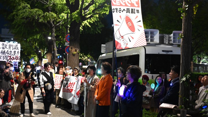 20261028「議員定数削減法案反対！緊急アクション」で打越さく良議員があいさつ