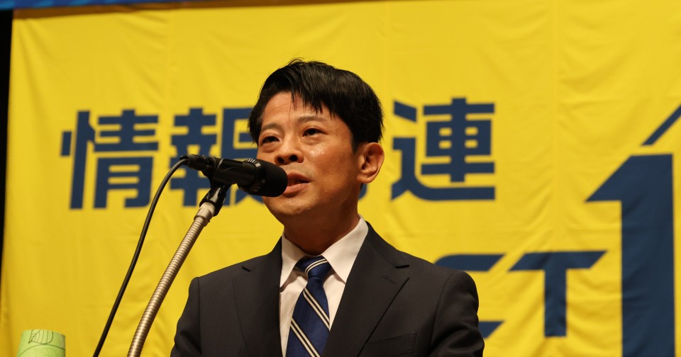 大会後半に、あいさつに立ち、次期参院選挙への思いを述べる、鈴木よしとも氏 20260715情報労連「第65回定期全国大会」であいさつする鈴木よしともさん