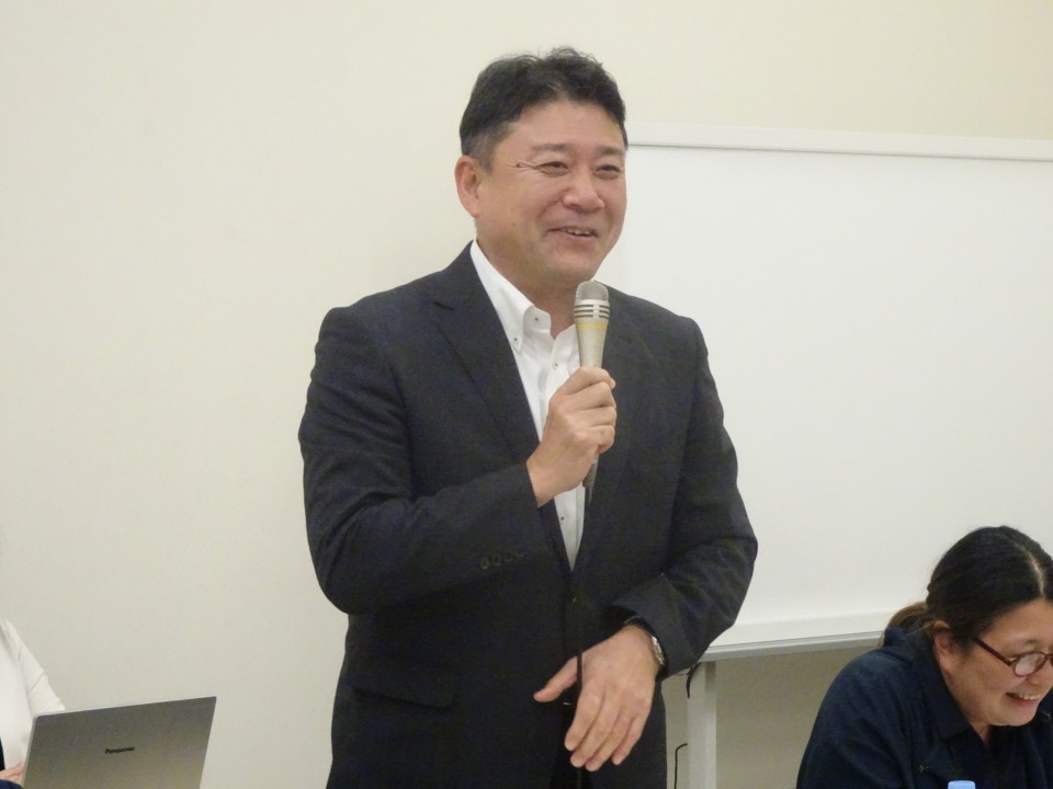 冒頭であいさつする連合の神保政史事務局長