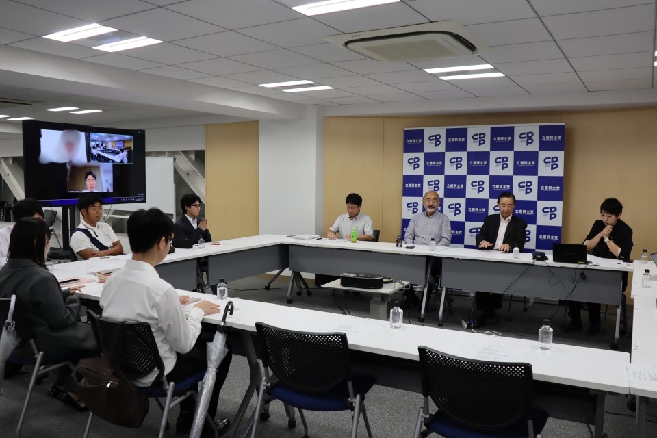 講座「政党本部の機能と役割」の様子（前列左から2番目は川名ゆうじ自治体議員ネットワーク幹事長）