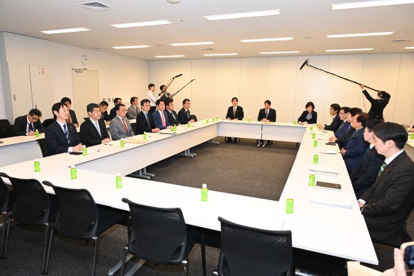 給付付き税額控除等の導入に向け、立憲・中道・公明の3党が社会保障国民会議に初参加