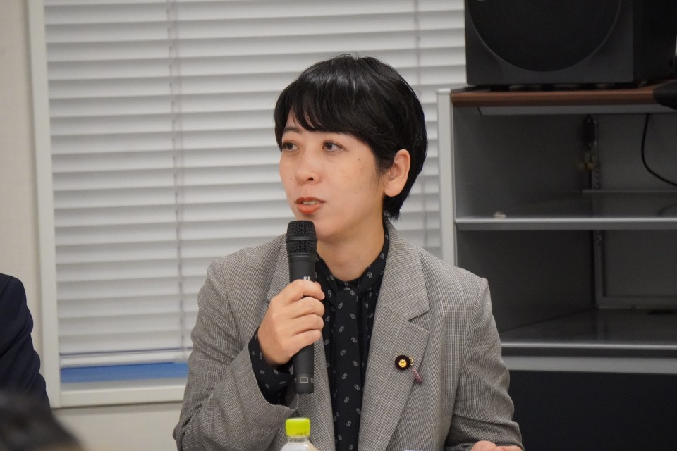 コメントする山内青年局長
