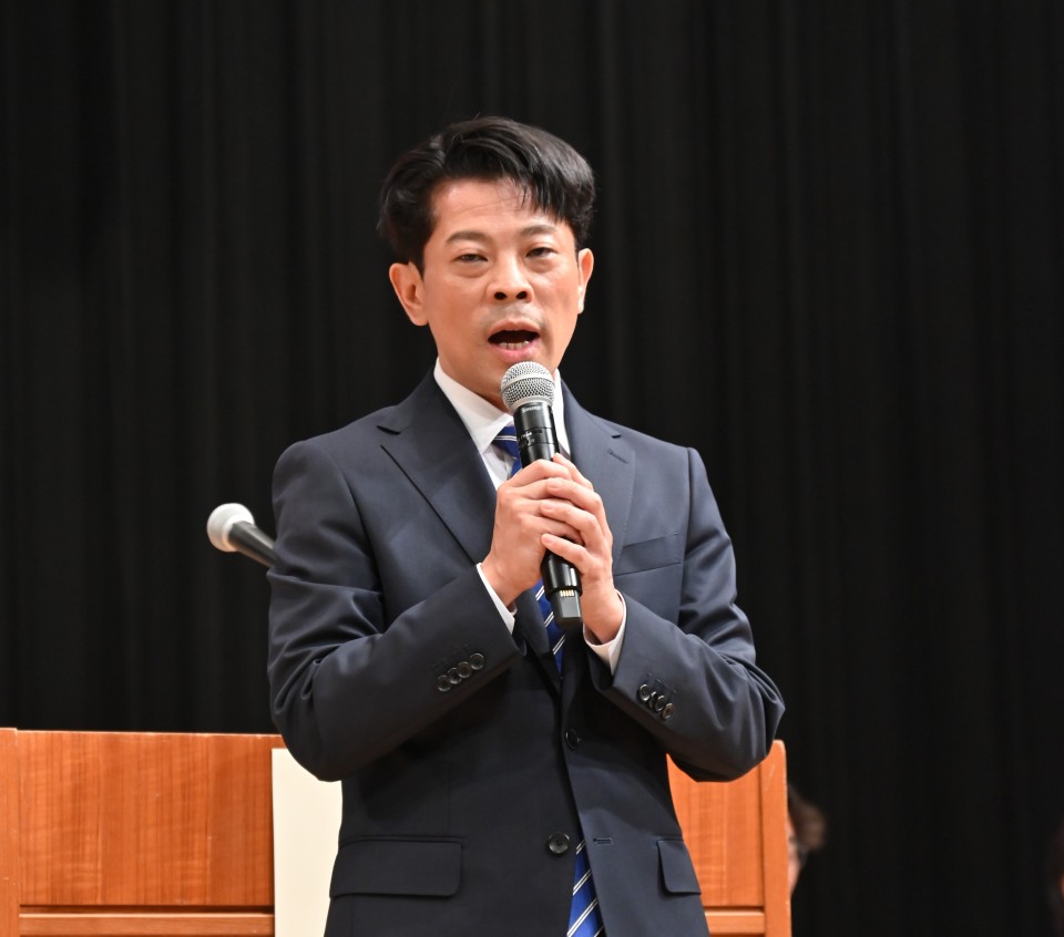 鈴木よしとも氏 20260714NTT労働組合「第29回定期全国大会」であいさつする鈴木良知さん