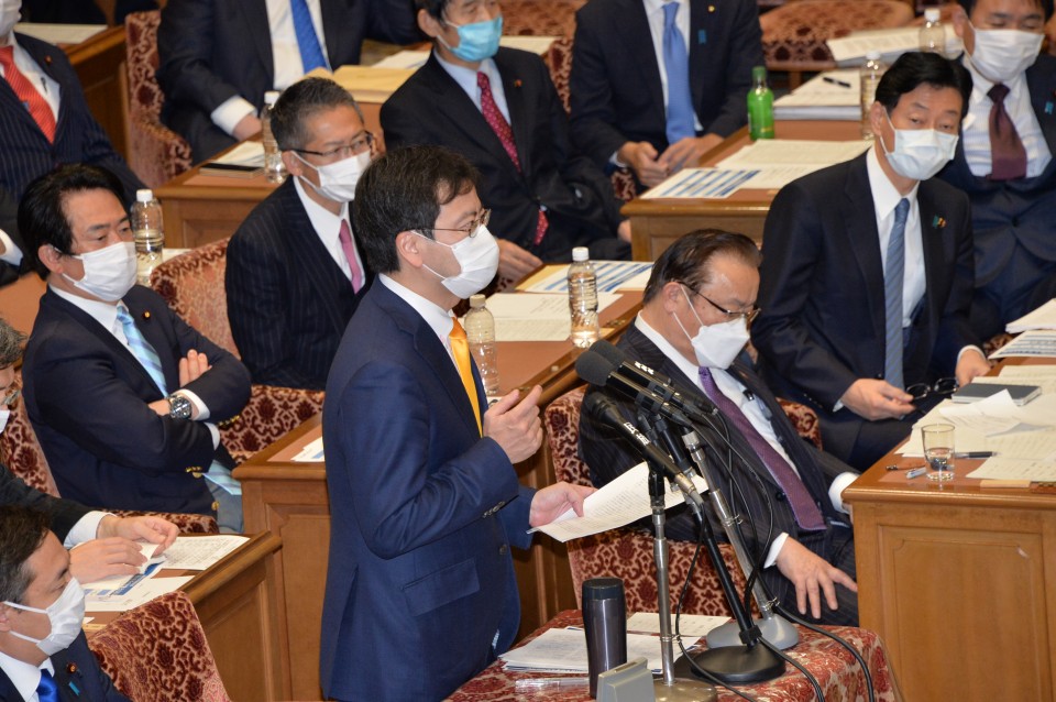 0218　衆予算城井議員2.JPG