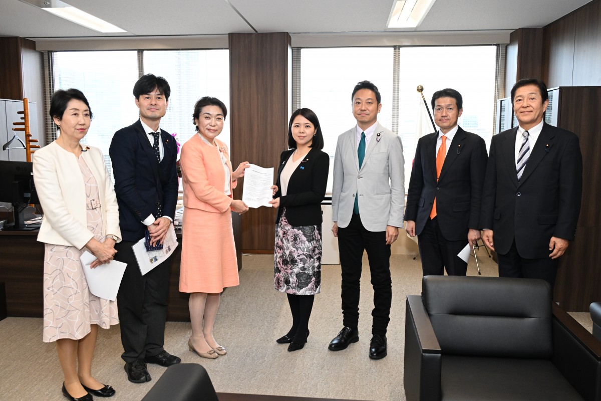 保育施設の職員配置改善加算措置に関する条件緩和を求め、こども家庭庁