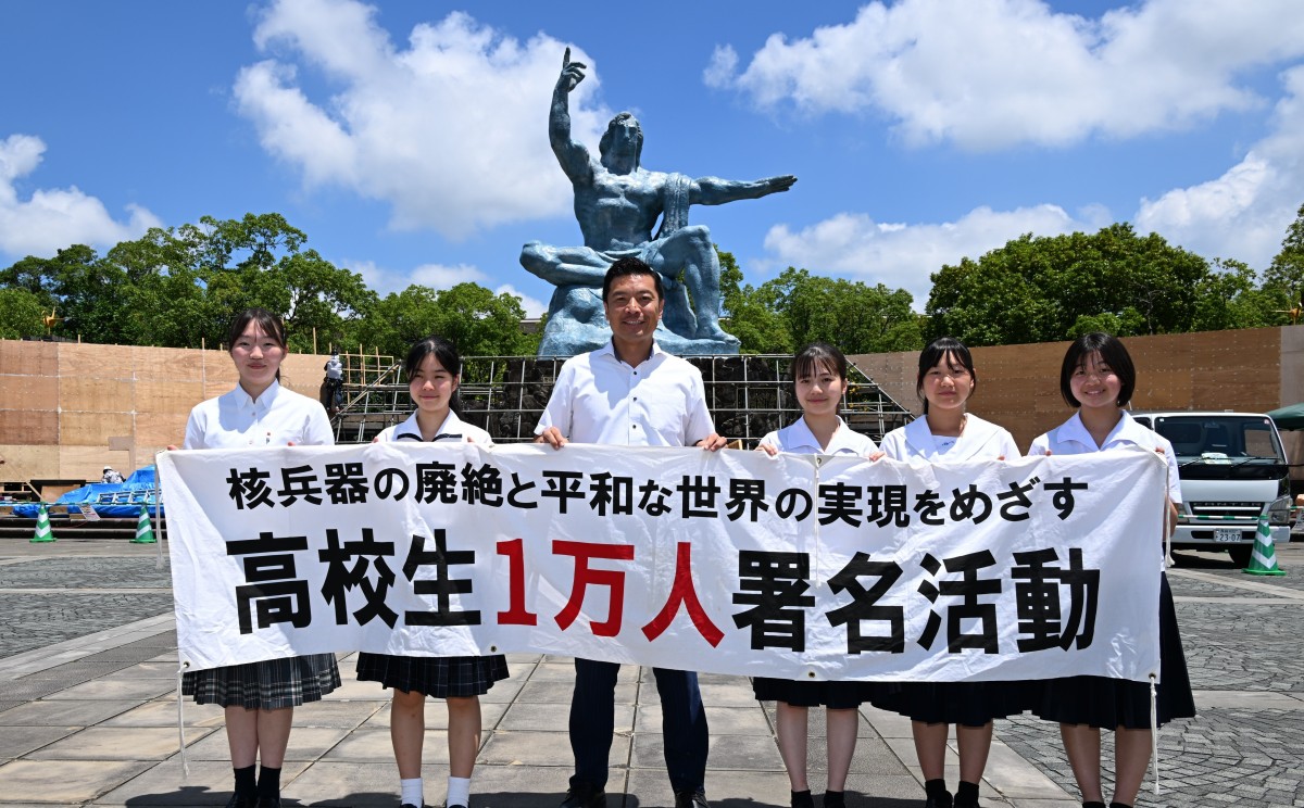 【美品！】文18 団結し国境を守る（未使用、5種完） 日本被団協の核兵器廃絶への思いを象徴する木製オブジェの制作を