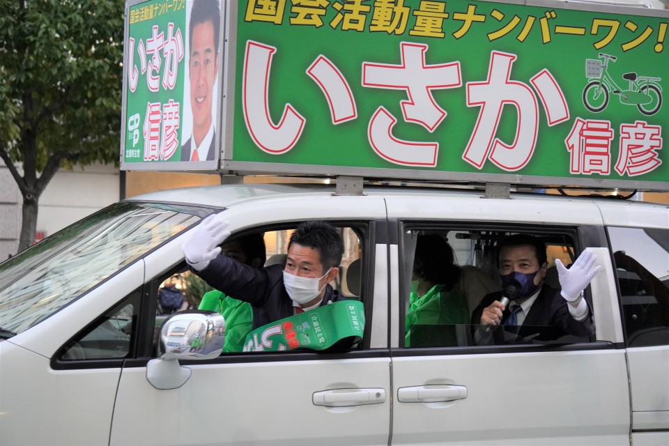 ★江田代行　街宣車で流しjpg.jpg