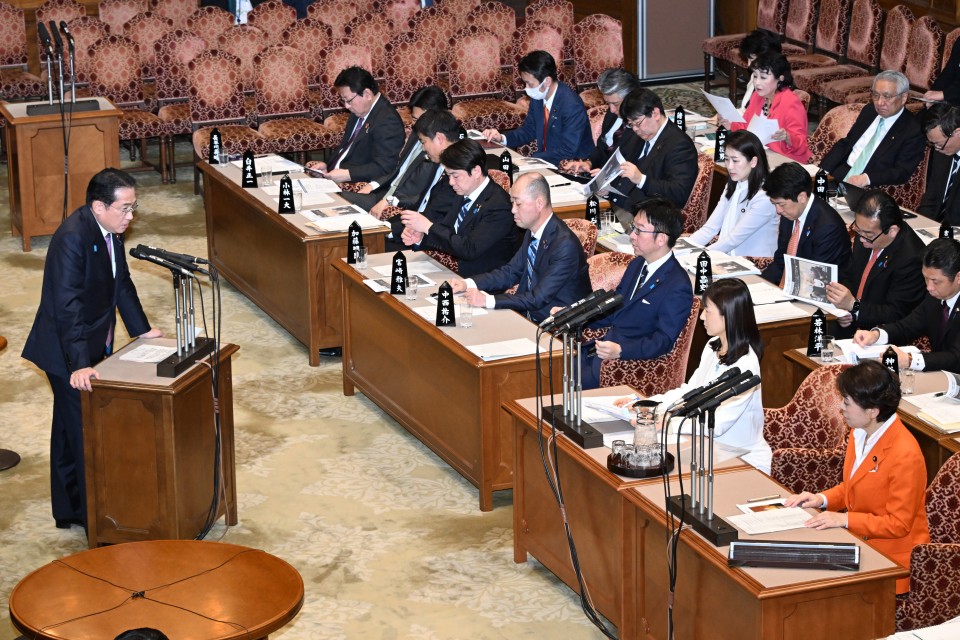 参院予算委員会　塩村あやか