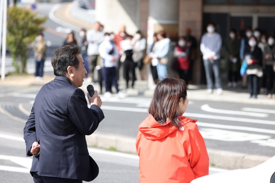 枝野幸男　亀井亜紀子