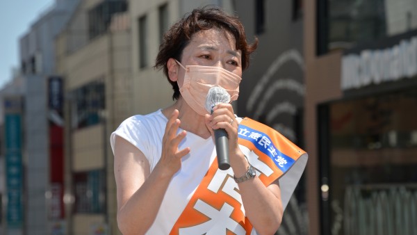 【埼玉】「女性の国会議員を増やしてほしい」高木まり候補が小川政調会長と訴え