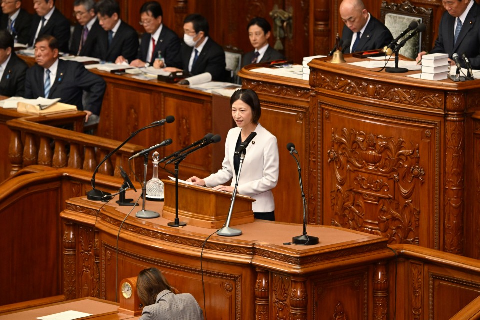 酒井なつみ　衆院本会議