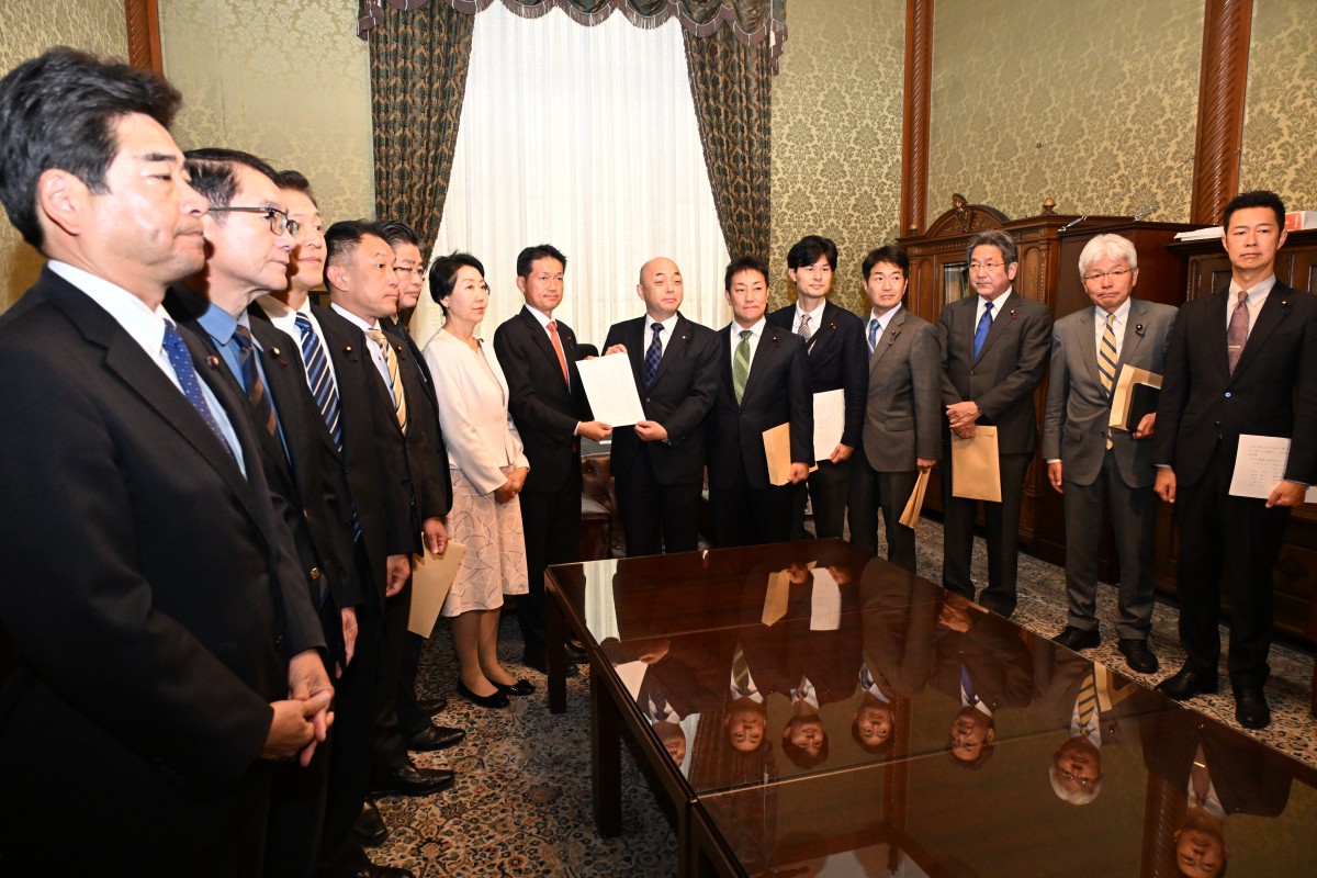 目前に迫る健康保険証の廃止を延期する「保険証廃止延期法案」を衆院に