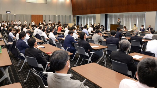 拡大両院議員懇談会を開き、参議院議員選挙総括に向けて意見を交わす