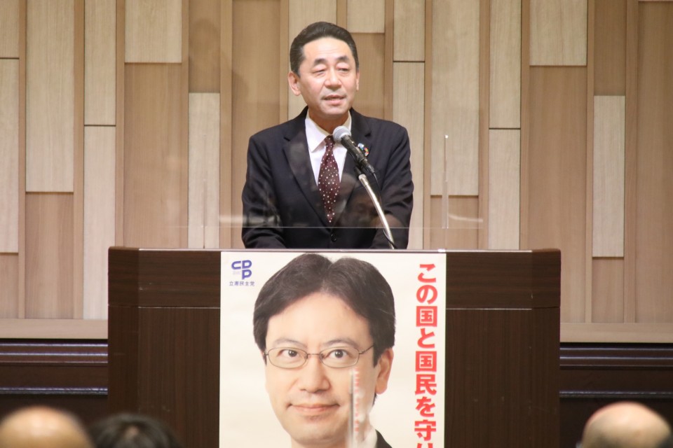 あいさつする藤田桂三連合福岡会長