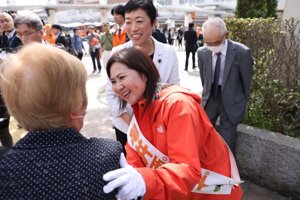 亀井亜紀子　辻元清美