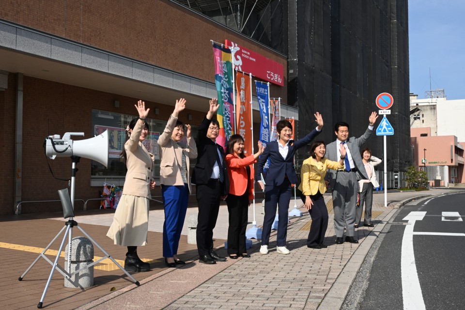 石橋通宏参院議員（県連代表代行）、岡本あき子、桜井周、岸真紀子、宮口治子、