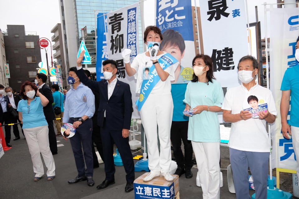 左から阿部知子衆議院議員、青柳陽一郎衆議院議員、2人おいて牧山ひろえ参議院議員、真山勇一参議院議員