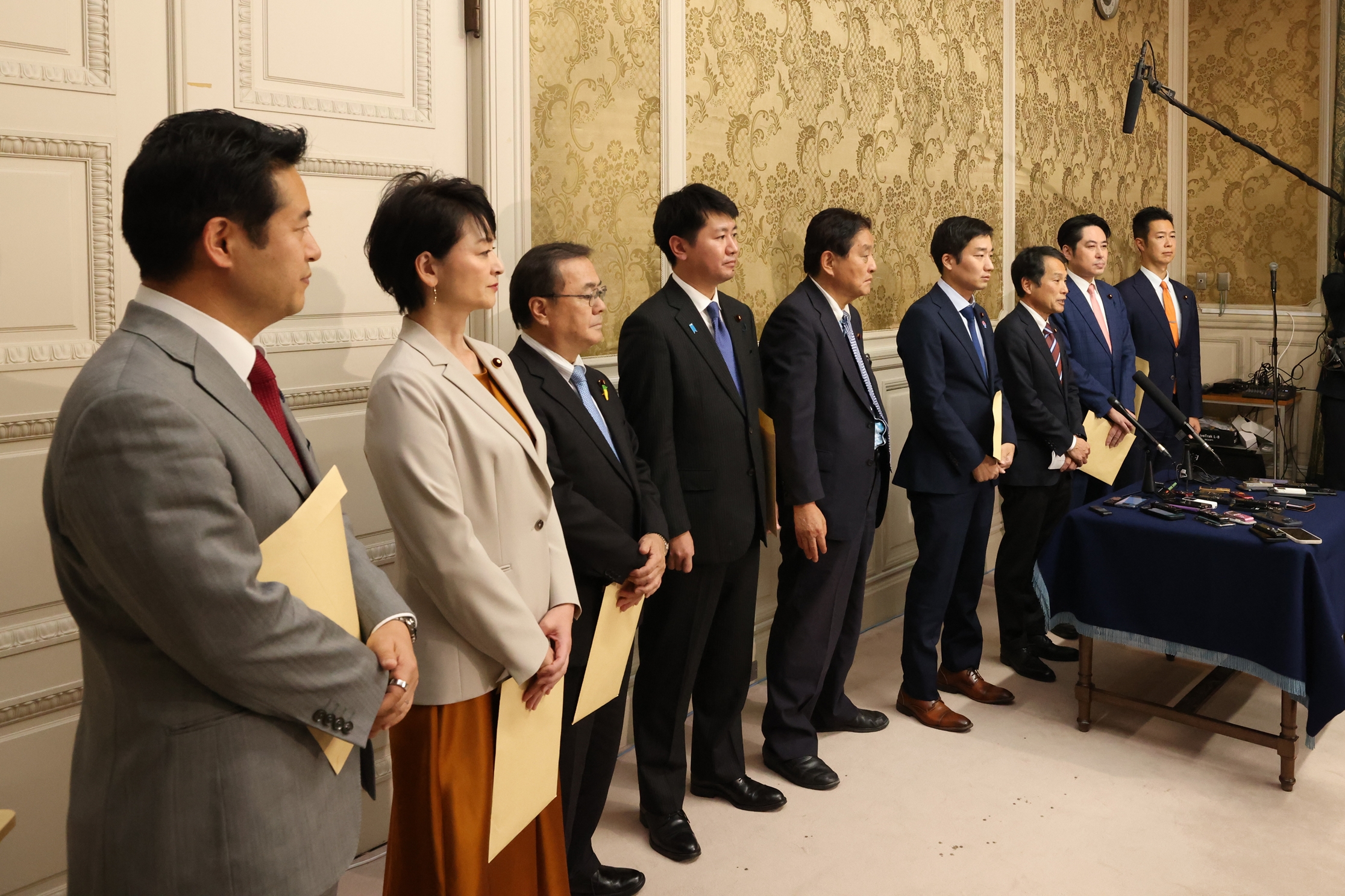 政調】「政治資金世襲禁止法案」を野党5党で衆院に提出 - 立憲民主党