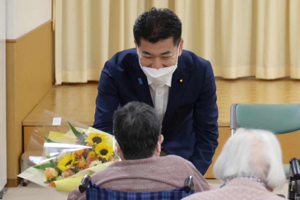 泉健太　特別養護老人ホーム「慈光園」（広島市安佐南区）の慰問