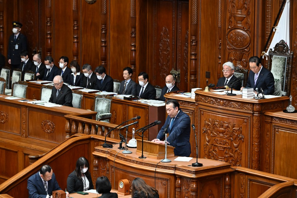 吉田統彦　衆院本会議　育児・介護休業法改正案