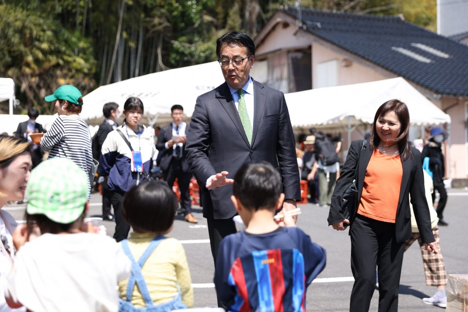 岡田克也　亀井亜紀子